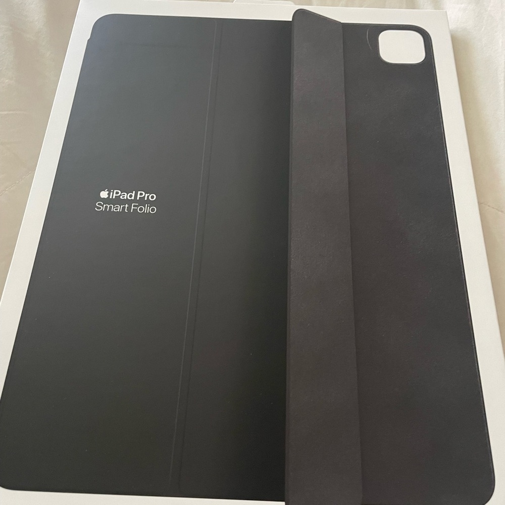 Smart Folio for iPad Pro
12.9-inch (6th generation)